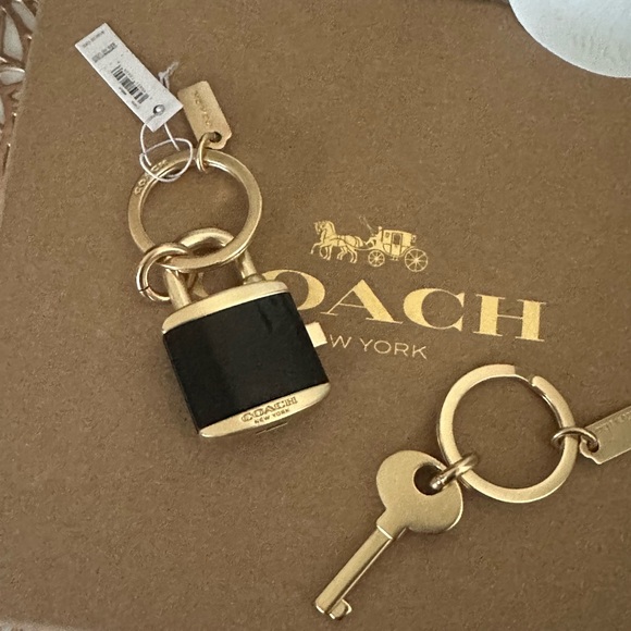 NWT Coach Lock and Key Bag Charm / Key Ring - Picture 10 of 13